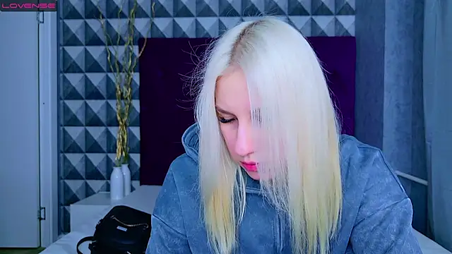 Snapshot of NellyStorm chatting on 02/19/25, 11:57 NellyStorm online show from 02/19/25, 11:57