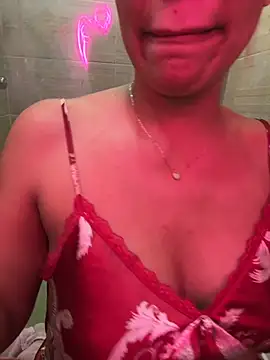 Snapshot of EmilyLeah_ chatting on 11/26/25, 05:58 EmilyLeah online show from 11/26/25, 05:58