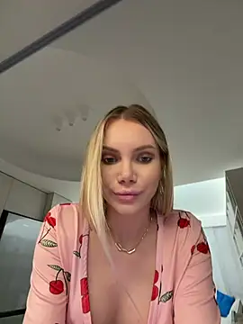 Snapshot of Yvonna_One chatting on 04/19/26, 02:05 Yvonna One online show from 04/19/26, 02:05