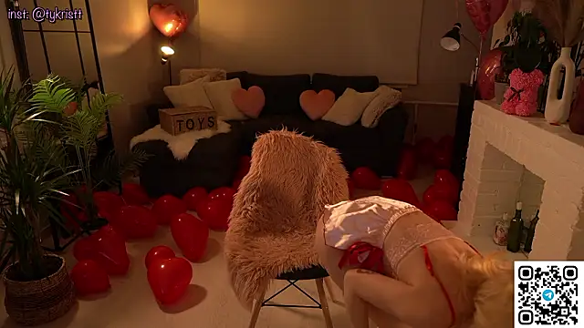 Snapshot of Heidi11 chatting on 02/15/26, 05:20 Heidi11 online show from 02/15/26, 05:20