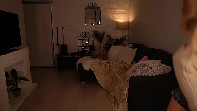 Snapshot of Heidi11 chatting on 03/04/26, 05:30 Heidi11 online show from 03/04/26, 05:30