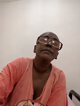 Snapshot of mamakarma1403 chatting on 06/11/26, 12:32 mamakarma1403 online show from 06/11/26, 12:32