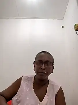 Snapshot of mamakarma1403 chatting on 06/24/26, 04:11 mamakarma1403 online show from 06/24/26, 04:11