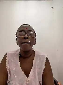 Snapshot of mamakarma1403 chatting on 06/25/26, 05:12 mamakarma1403 online show from 06/25/26, 05:12