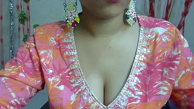 Snapshot of Preeti-Sexy chatting on 10/24/25, 05:37 Preeti-Sexy online show from 10/24/25, 05:37