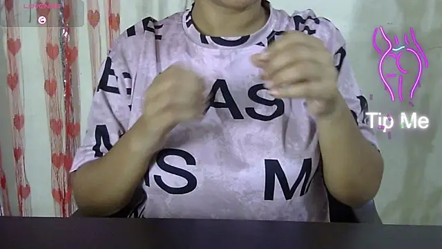 Snapshot of Preeti-Sexy chatting on 11/29/25, 04:48 Preeti-Sexy online show from 11/29/25, 04:48