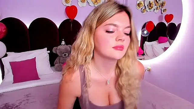 ZaraBloom online show from 11/17/25, 03:23