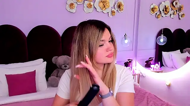 Snapshot of ZaraBloom chatting on 01/11/26, 03:28 ZaraBloom online show from 01/11/26, 03:28