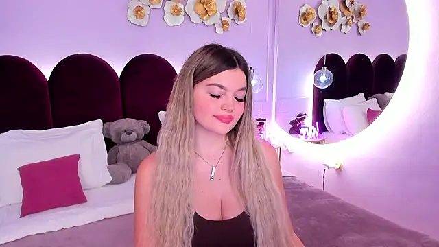 Snapshot of ZaraBloom chatting on 02/20/26, 03:12 ZaraBloom online show from 02/20/26, 03:12