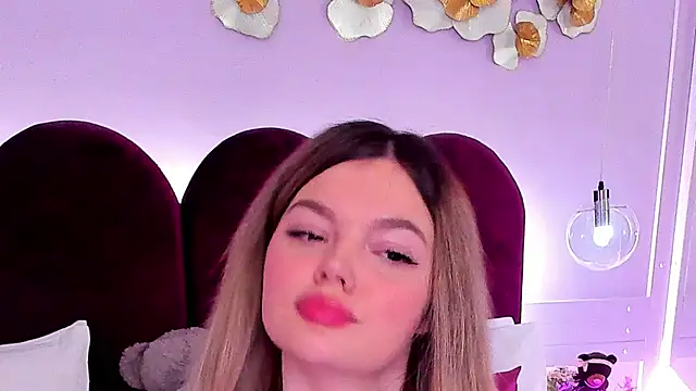 Snapshot of ZaraBloom chatting on 03/03/26, 04:13 ZaraBloom online show from 03/03/26, 04:13