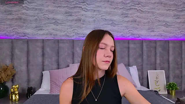 AliceBrayan online show from 03/23/25, 05:10