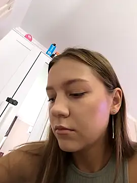 AliceBrayan online show from 09/18/25, 05:09