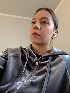 AliceBrayan online show from 10/02/25, 05:03