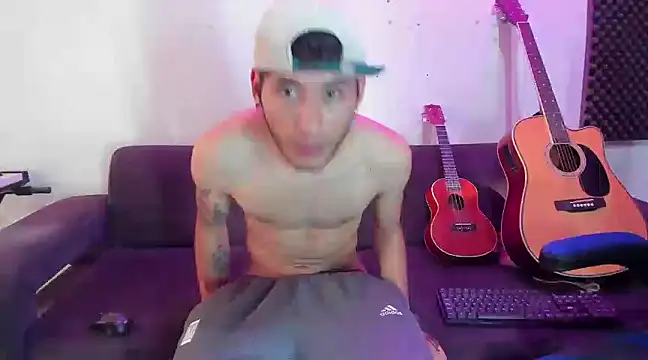 Snapshot of Henrikk_senn chatting on 12/11/24, 12:23 Henrikk senn online show from 12/11/24, 12:23