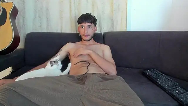 Snapshot of Henrikk_senn chatting on 09/14/25, 05:17 Henrikk senn online show from 09/14/25, 05:17