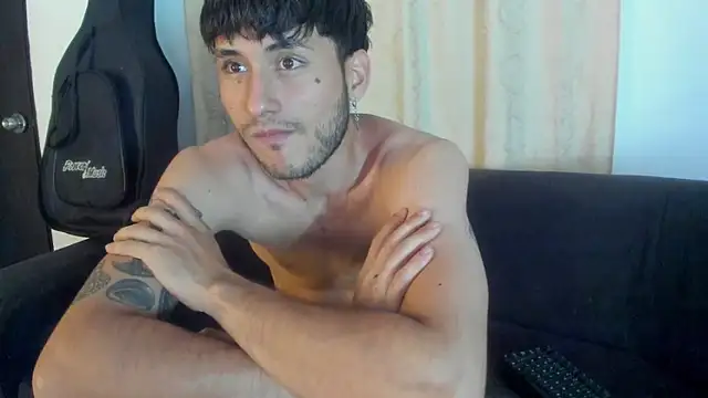 Snapshot of Henrikk_senn chatting on 10/03/25, 10:51 Henrikk senn online show from 10/03/25, 10:51