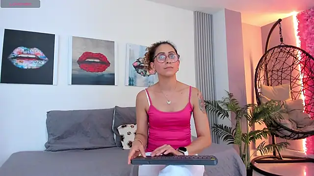 Angela donnato online show from 02/07/25, 03:34