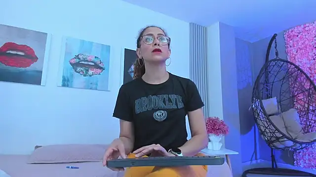 Angela donnato online show from 03/19/25, 03:09