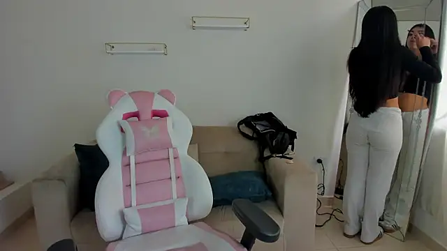 Charlotte cowell sub1  online show from 10/28/25, 03:36