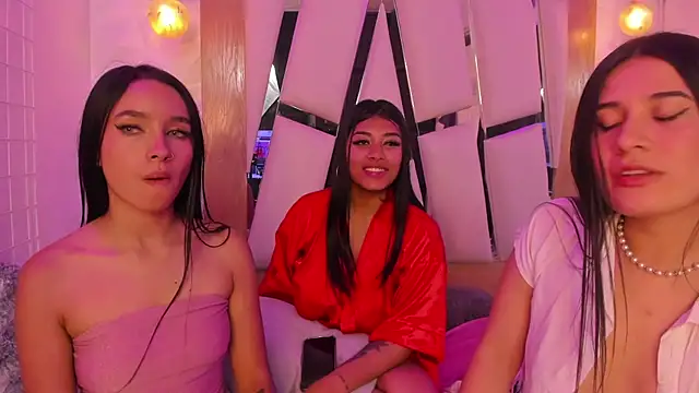 Snapshot of sophie_ws chatting on 01/15/25, 10:49 sophie ws online show from 01/15/25, 10:49