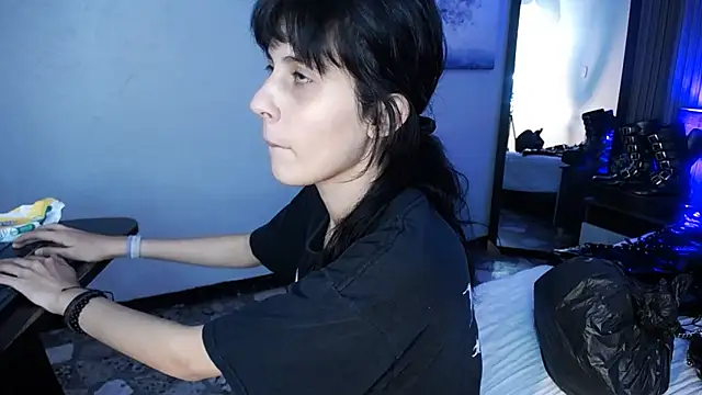 Snapshot of bellatrix25 chatting on 12/27/24, 08:07 bellatrix25 online show from 12/27/24, 08:07