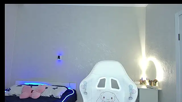 Snapshot of RileyMee chatting on 03/04/25, 01:01 RileyMee online show from 03/04/25, 01:01