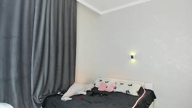 Snapshot of RileyMee chatting on 03/06/25, 12:43 RileyMee online show from 03/06/25, 12:43