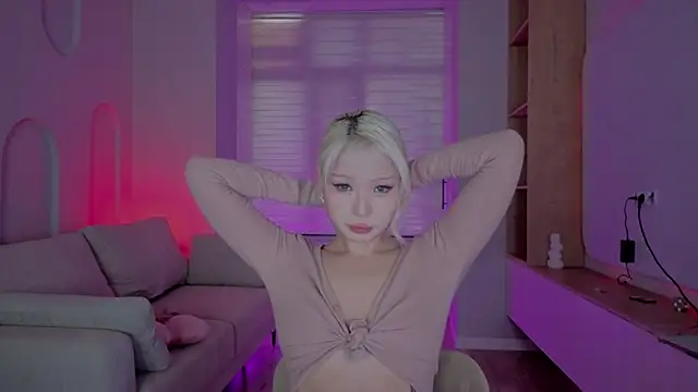 Snapshot of RileyMee chatting on 09/20/25, 01:28 RileyMee online show from 09/20/25, 01:28