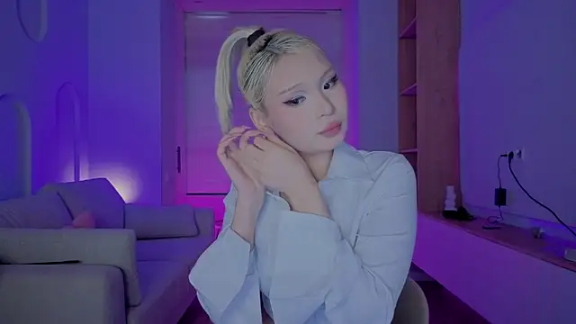 Snapshot of RileyMee chatting on 09/23/25, 12:52 RileyMee online show from 09/23/25, 12:52