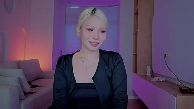 Snapshot of RileyMee chatting on 09/27/25, 12:21 RileyMee online show from 09/27/25, 12:21