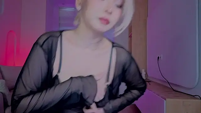 Snapshot of RileyMee chatting on 10/03/25, 12:13 RileyMee online show from 10/03/25, 12:13