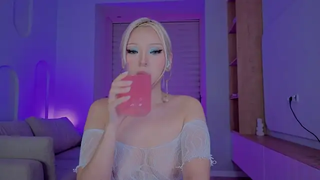 Snapshot of RileyMee chatting on 10/11/25, 12:04 RileyMee online show from 10/11/25, 12:04