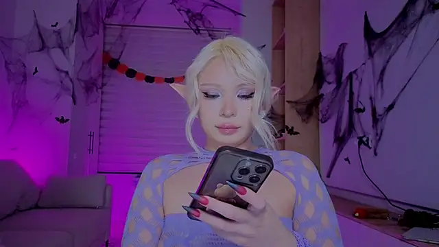 Snapshot of RileyMee chatting on 10/27/25, 02:21 RileyMee online show from 10/27/25, 02:21