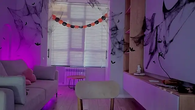 Snapshot of RileyMee chatting on 10/31/25, 03:07 RileyMee online show from 10/31/25, 03:07