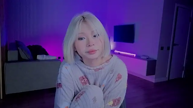 Snapshot of RileyMee chatting on 11/10/25, 03:05 RileyMee online show from 11/10/25, 03:05