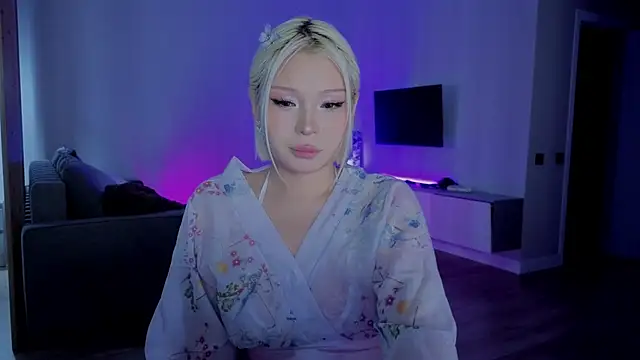 Snapshot of RileyMee chatting on 11/17/25, 03:23 RileyMee online show from 11/17/25, 03:23