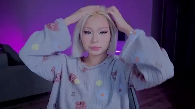 Snapshot of RileyMee chatting on 11/22/25, 01:15 RileyMee online show from 11/22/25, 01:15