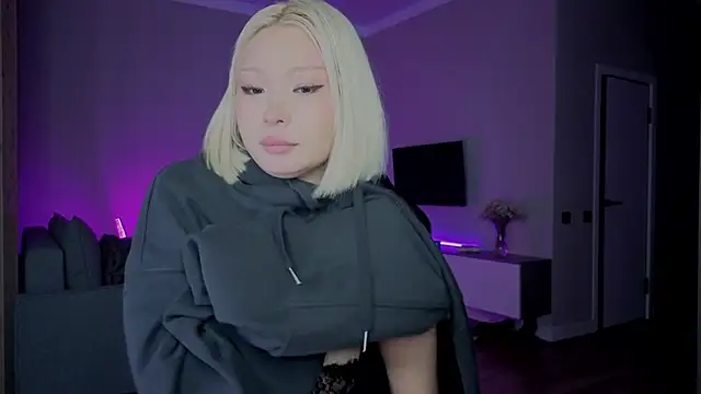 Snapshot of RileyMee chatting on 11/29/25, 01:30 RileyMee online show from 11/29/25, 01:30