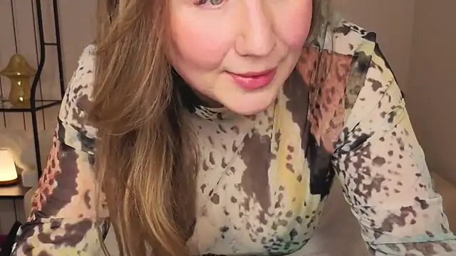 Snapshot of Helens_love chatting on 04/17/26, 02:25 Helens love online show from 04/17/26, 02:25