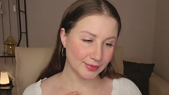 Snapshot of Helens_love chatting on 04/18/26, 01:31 Helens love online show from 04/18/26, 01:31