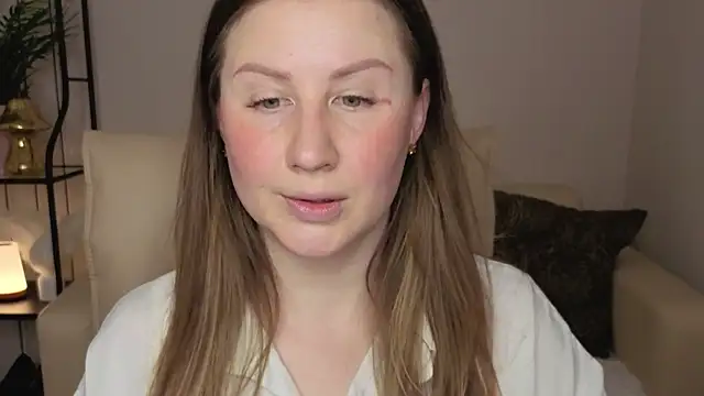 Snapshot of Helens_love chatting on 05/01/26, 01:43 Helens love online show from 05/01/26, 01:43