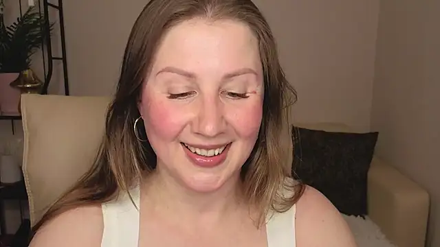 Snapshot of Helens_love chatting on 05/19/26, 09:26 Helens love online show from 05/19/26, 09:26