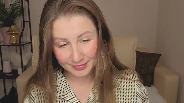 Snapshot of Helens_love chatting on 06/12/26, 02:43 Helens love online show from 06/12/26, 02:43