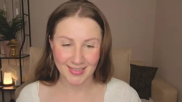 Snapshot of Helens_love chatting on 06/17/26, 02:36 Helens love online show from 06/17/26, 02:36
