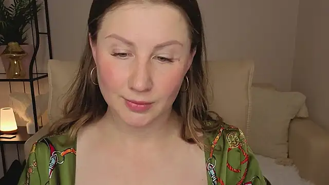 Snapshot of Helens_love chatting on 06/27/26, 02:38 Helens love online show from 06/27/26, 02:38