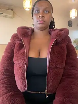 Snapshot of Candy_Love_18 chatting on 11/17/25, 02:01 Candy Love 18 online show from 11/17/25, 02:01