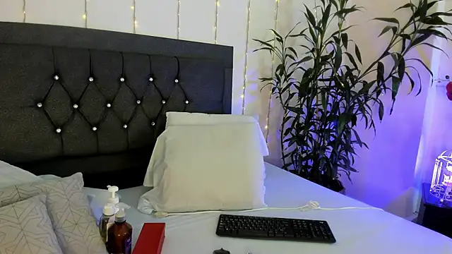 ebony hot1 online show from 12/10/24, 02:06