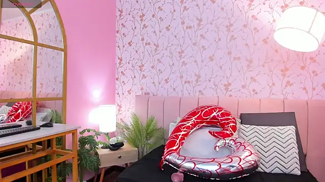 Snapshot of amber-hill chatting on 02/18/25, 01:21 amber-hill online show from 02/18/25, 01:21