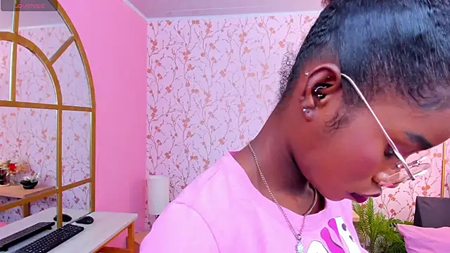 Snapshot of amber-hill chatting on 03/06/25, 01:16 amber-hill online show from 03/06/25, 01:16