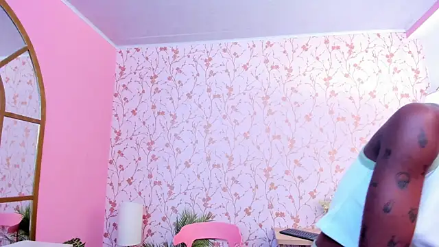 Snapshot of amber-hill chatting on 09/15/25, 07:03 amber-hill online show from 09/15/25, 07:03